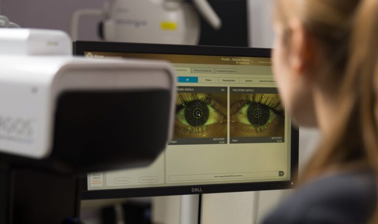 Око людини — ілюстрація до статті про глаукому та підвищений внутрішньоочний тиск