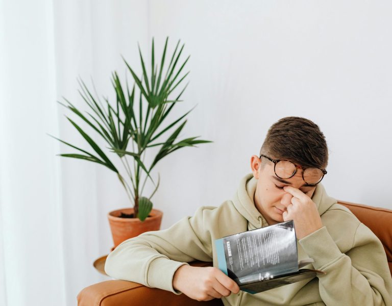 Перші симптоми проблем із зором, які потребують консультації офтальмолога