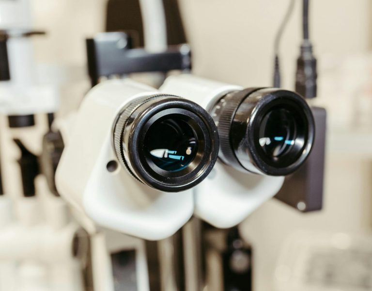 Інструменти для комплексного огляду очей у клініці