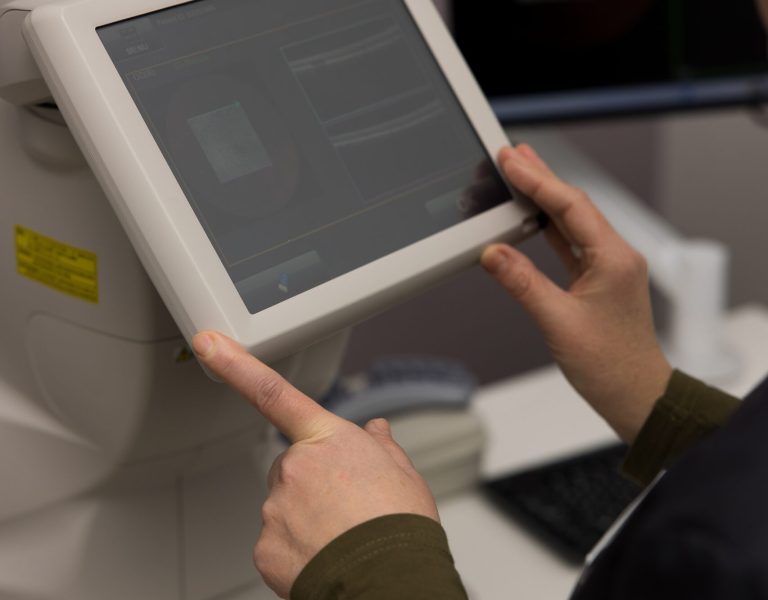 Сучасне обладнання для діагностики зору в офтальмологічній клініці