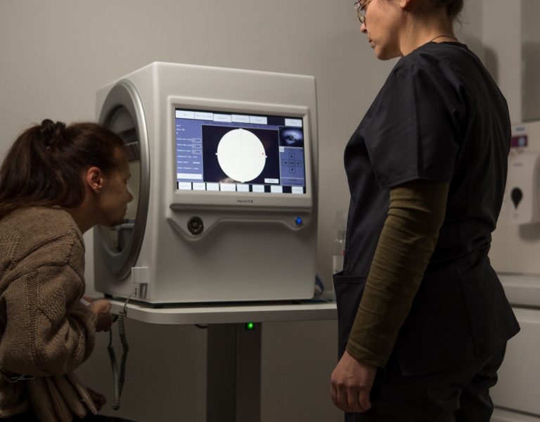 Прийом дорослого у офтальмолога